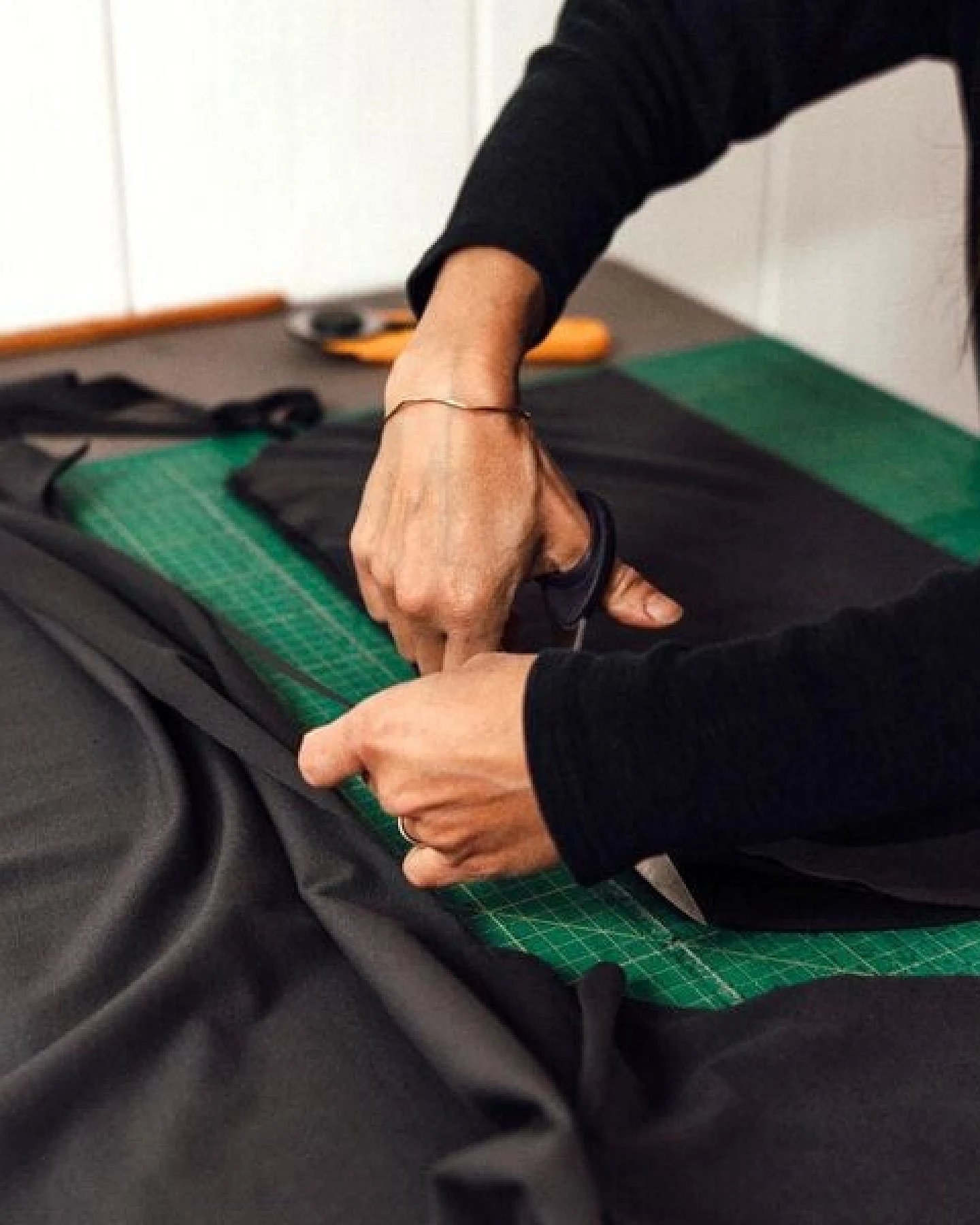 Liebe Deinen Planeten Bio Stirnband Basic - elastischer Baumwoll Jersey in vielen Farben – Ansicht 2