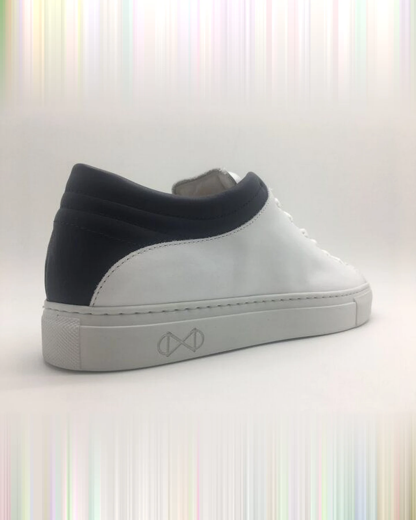 Sneaker aus Leder "nat-2 Sleek Low white navy" in weiß und blau – Ansicht 3