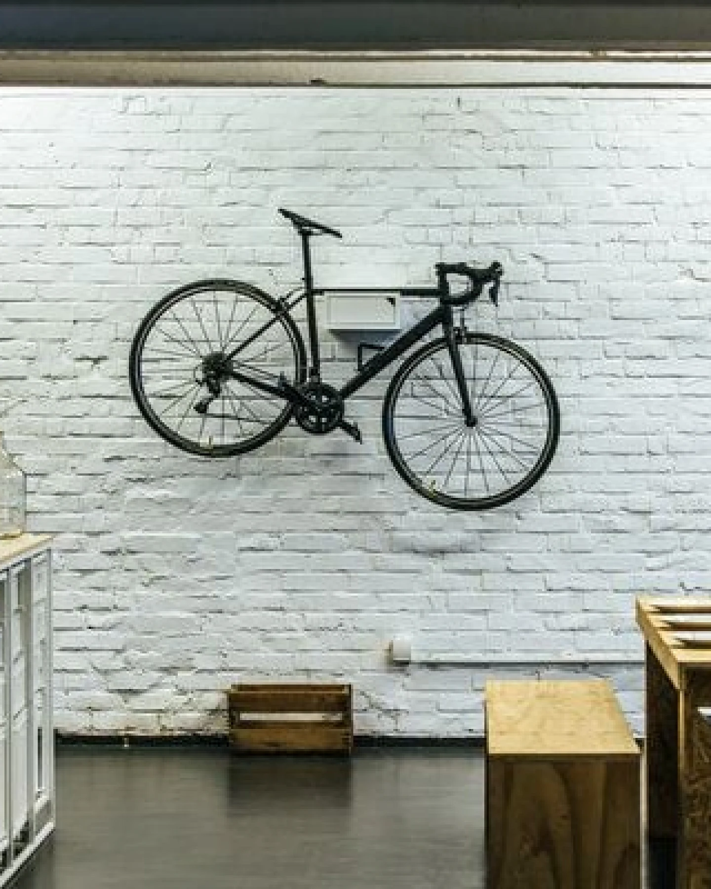 Bicycledudes Fahrrad Wandhalterung "CLEMENS" aus nachhaltigem Holz – Ansicht 4