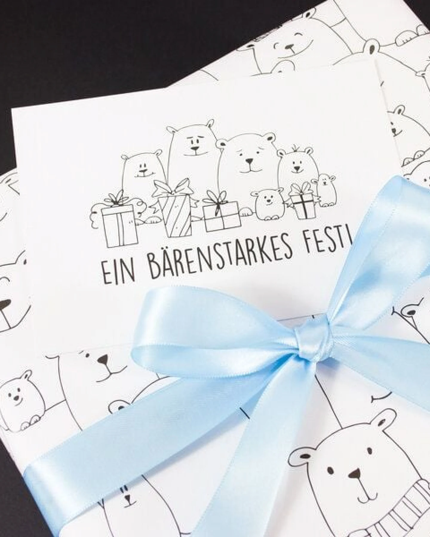 Bow & Hummingbird Postkarte "Ein bärenstarkes Fest" – Ansicht 3