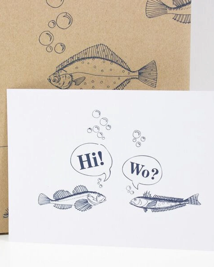 Bow & Hummingbird Postkarte "Treffen sich 2 Fische"