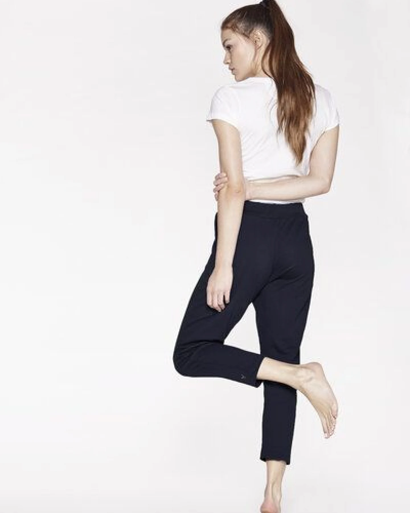YOIQI Yoga Hose aus Bio-Baumwolle mit legeren Schnitt – Ansicht 2