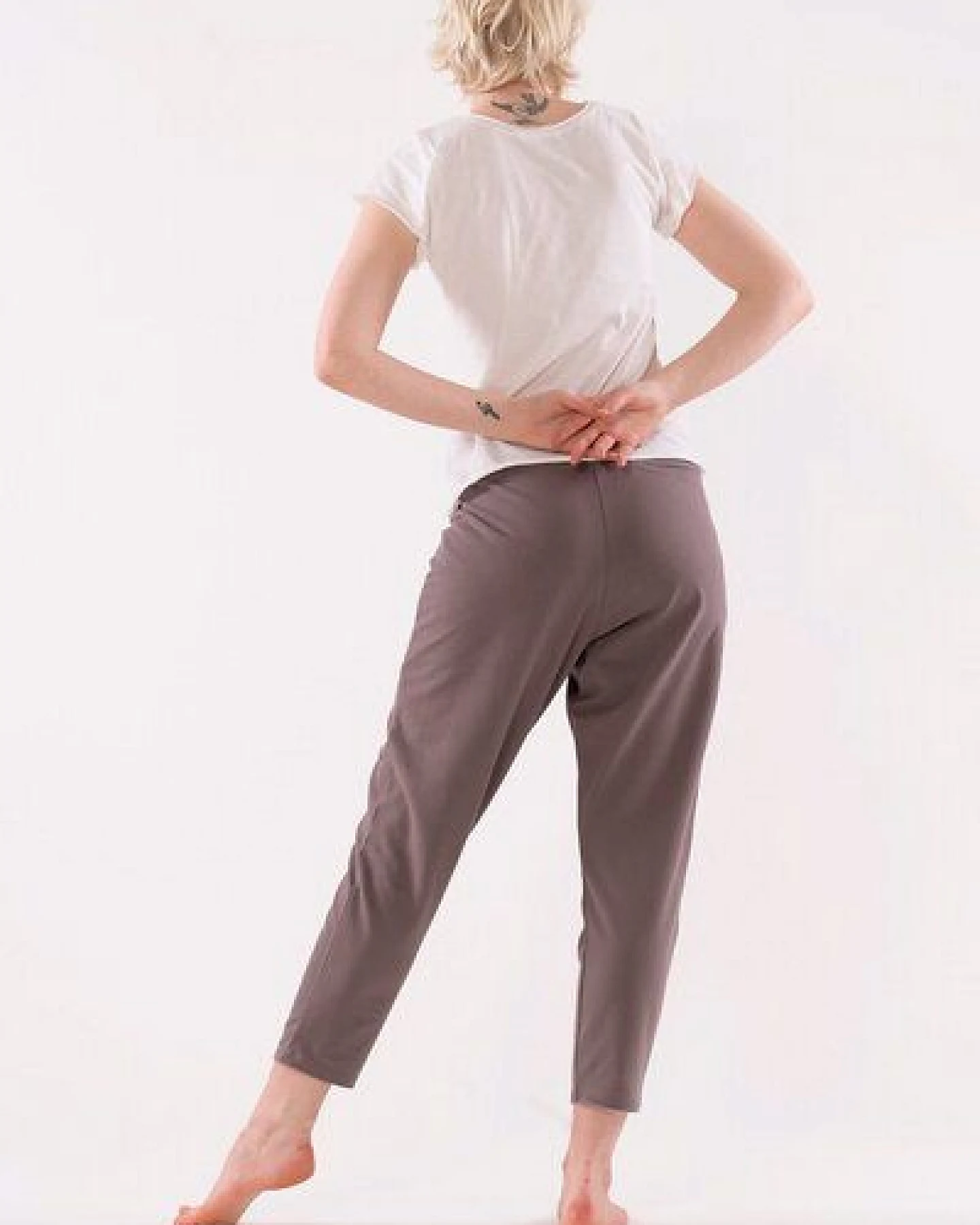 YOIQI Yoga Hose aus Bio-Baumwolle mit legeren Schnitt – Ansicht 2
