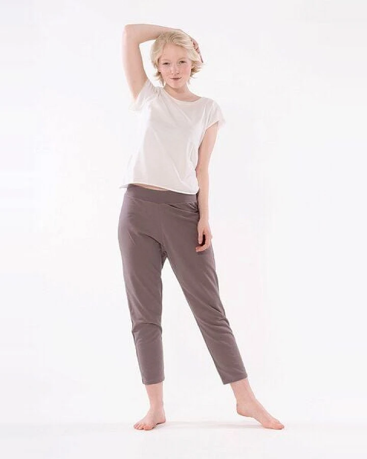 YOIQI Yoga Hose aus Bio-Baumwolle mit legeren Schnitt