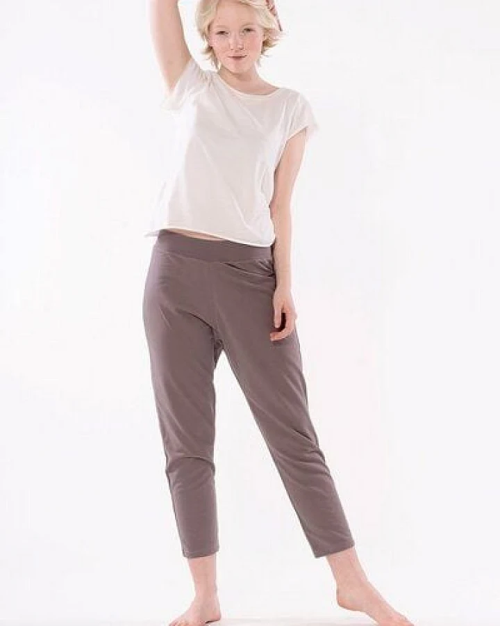 YOIQI Yoga Hose aus Bio-Baumwolle mit legeren Schnitt