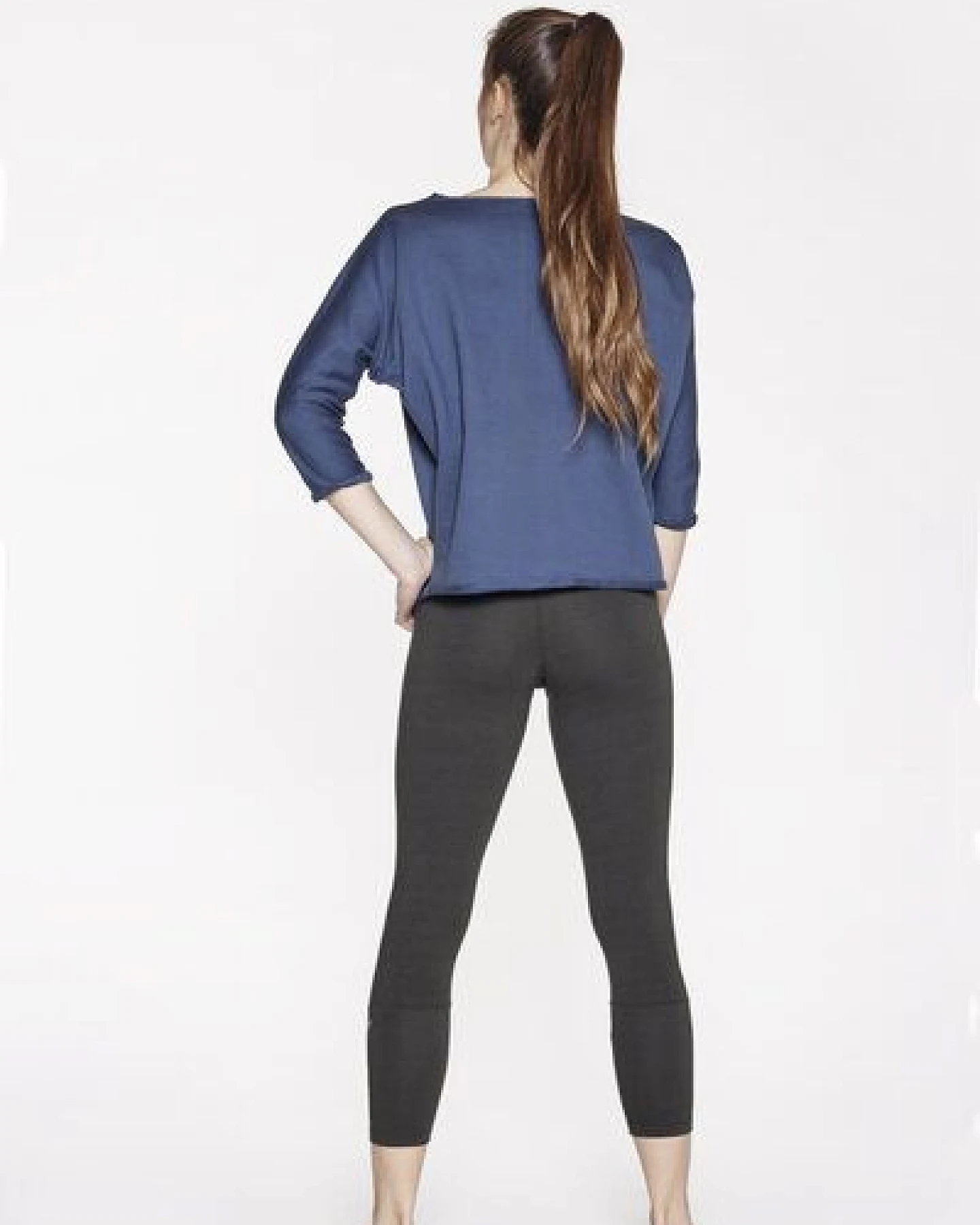 YOIQI Sweater Pulli aus biologischer Baumwolle mit Y Logo – Ansicht 2