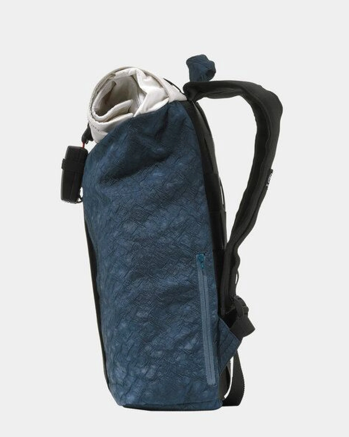 Airpaq Rucksack aus Autoschrott – Ansicht 4