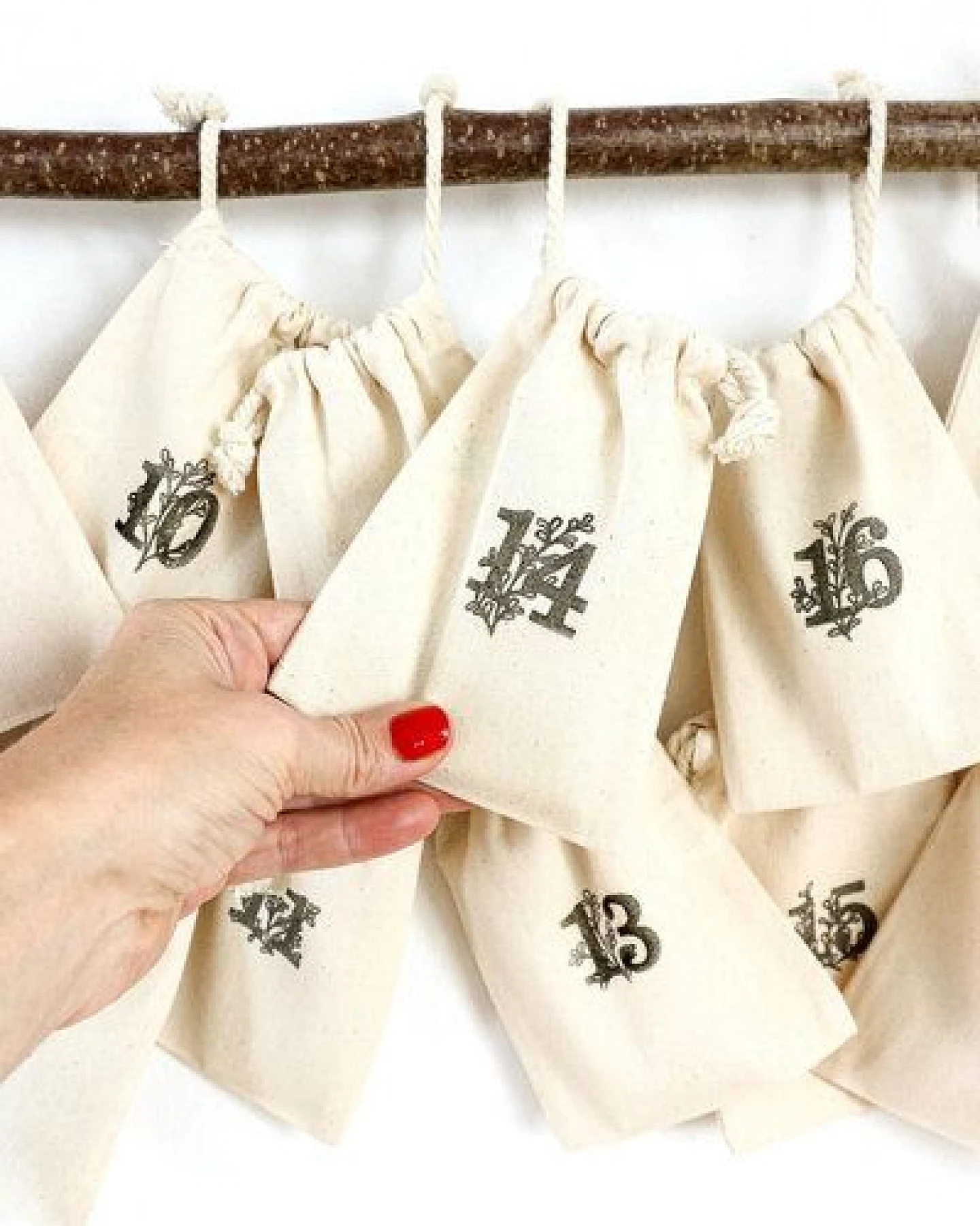 STUDIO KARAMELO Adventskalender mit 24 Baumwollsäckchen – Ansicht 2