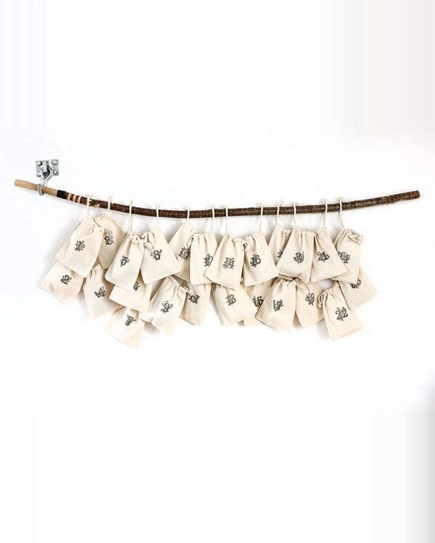 STUDIO KARAMELO Adventskalender mit 24 Baumwollsäckchen – Ansicht 4