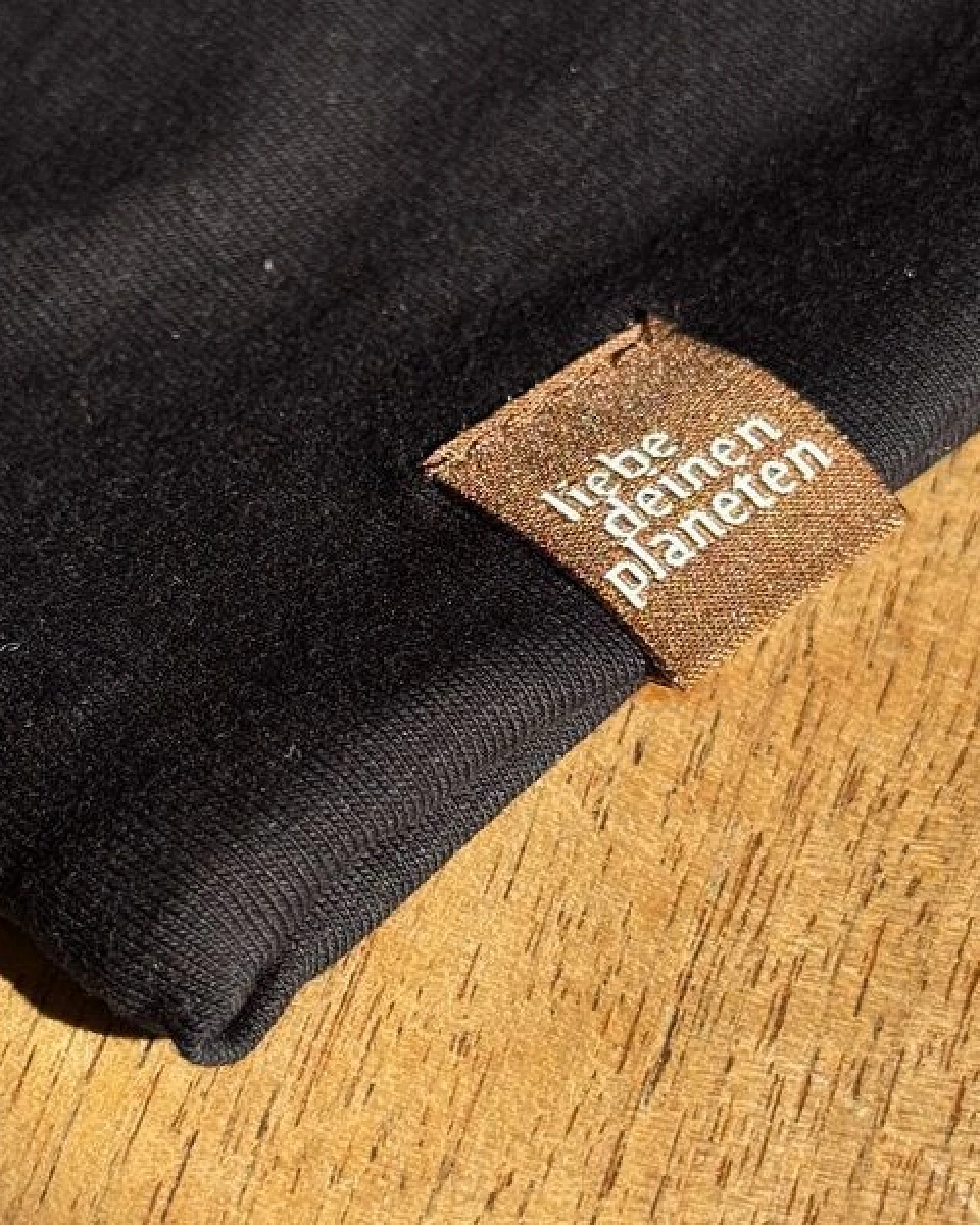 Liebe Deinen Planeten Bio Beanie in 3 Größen Herren & Damen in vielen Farben bequeme Jersey Mütze aus Bio Baumwollmix – Ansicht 4