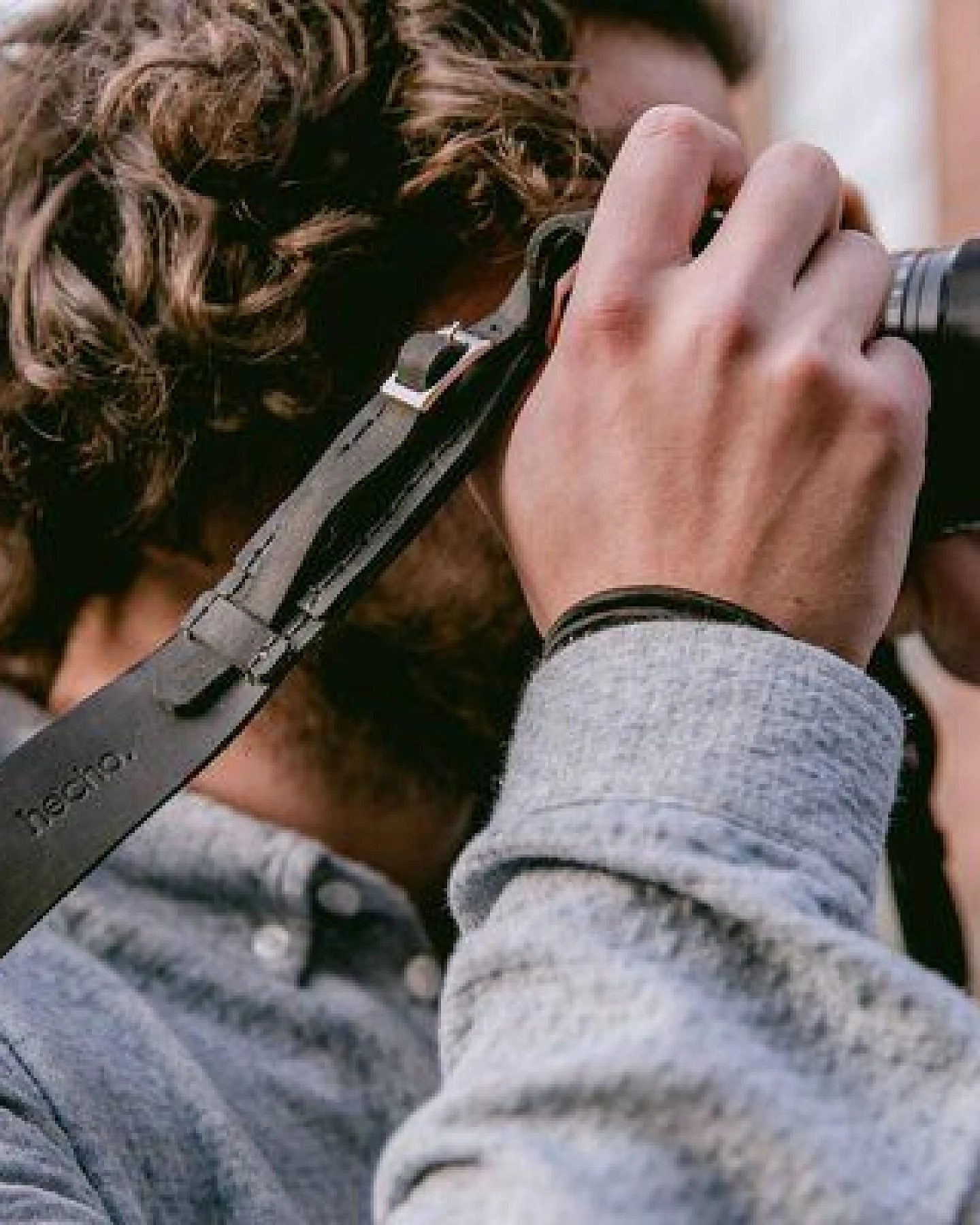 hecho. Kameragurt aus Pull-Up Leder – Ansicht 4