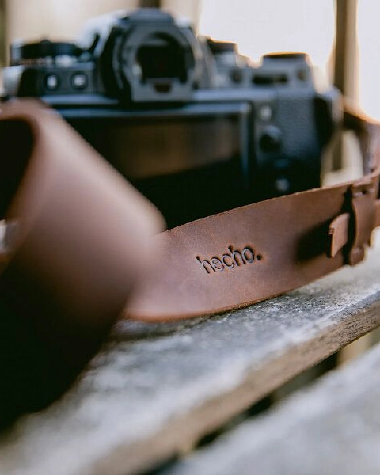 hecho. Kameragurt aus Pull-Up Leder – Ansicht 2