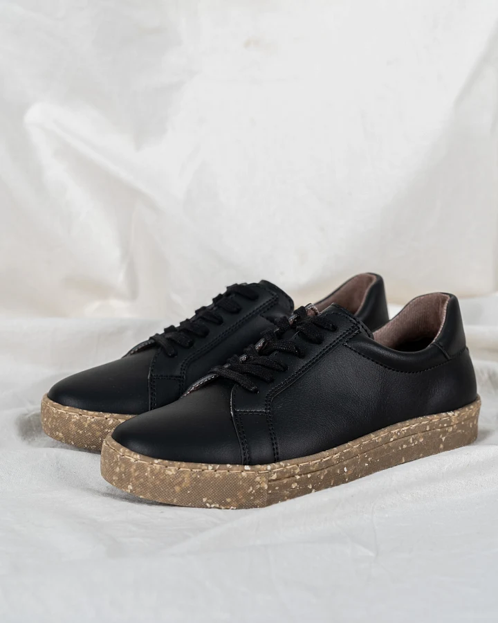 AGAZI Damen vegan Sneaker Dori Schwarz