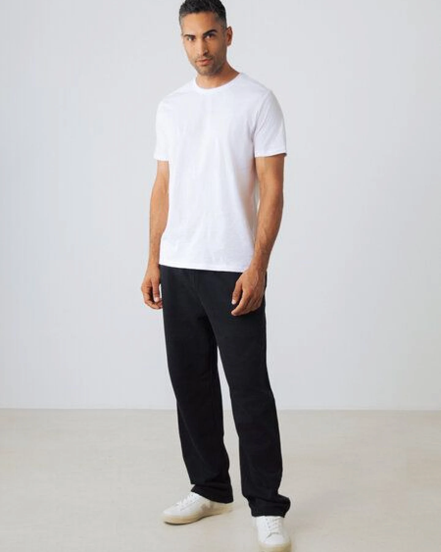 Honest Basics Herren Basic T-Shirt aus Bio- und recycelter Baumwolle – Ansicht 4