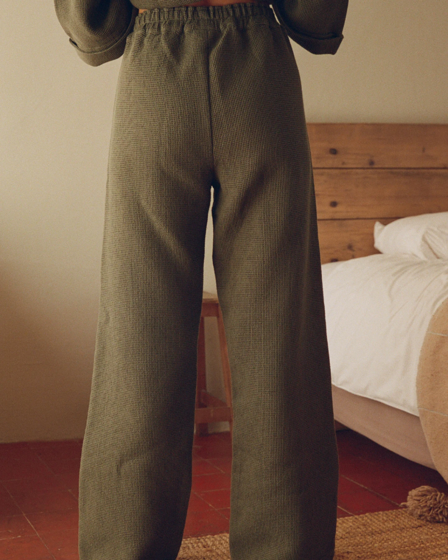 Nénés Damen vegan Hose Mimosa Khaki – Ansicht 2