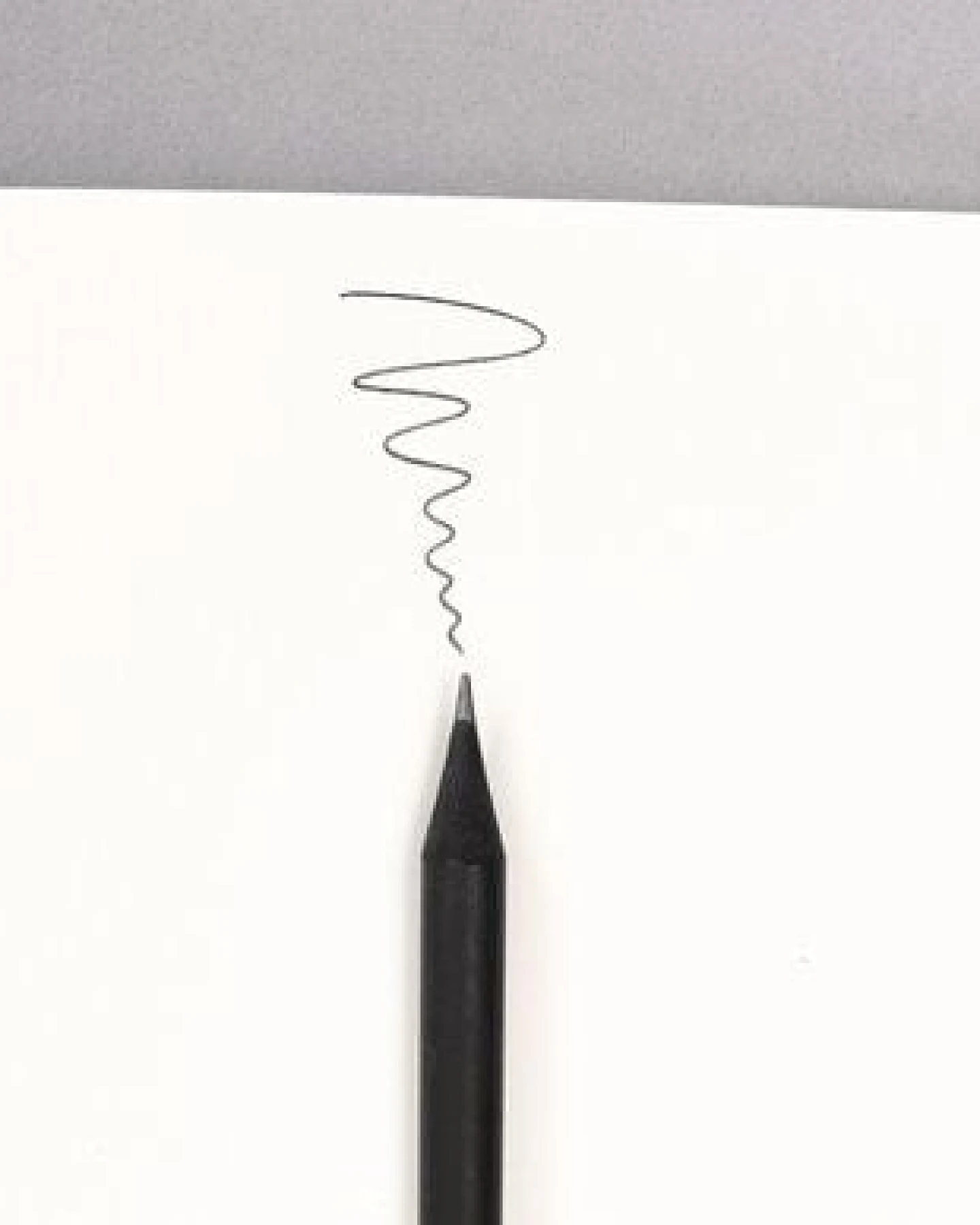 Bleistift schwarz – minimalistischer Schreibstift – nachhaltig by tyyp – Ansicht 3