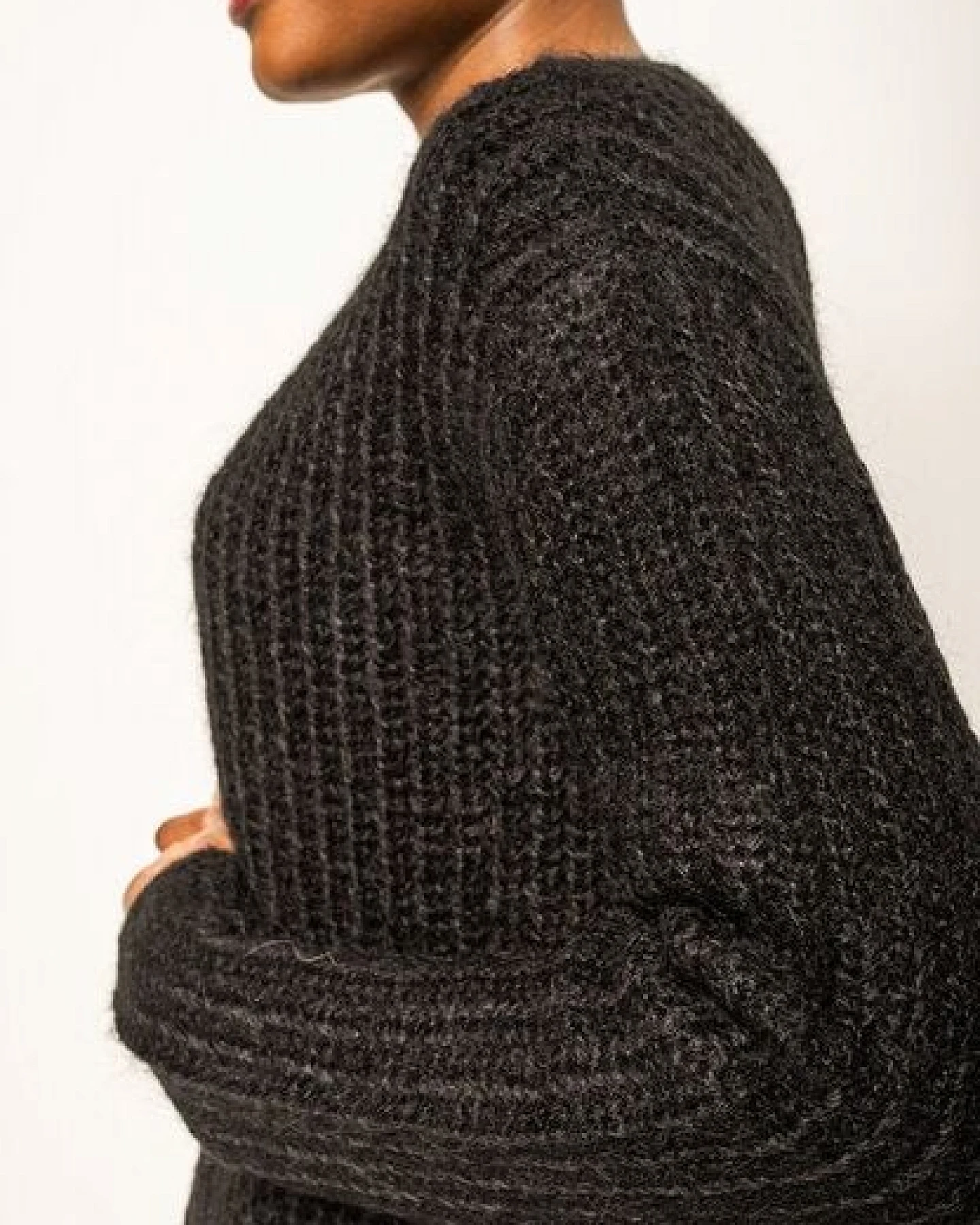 Alma & Lovis Strickjacke aus Suri-Alpaka-Woll-Mix – Ansicht 2