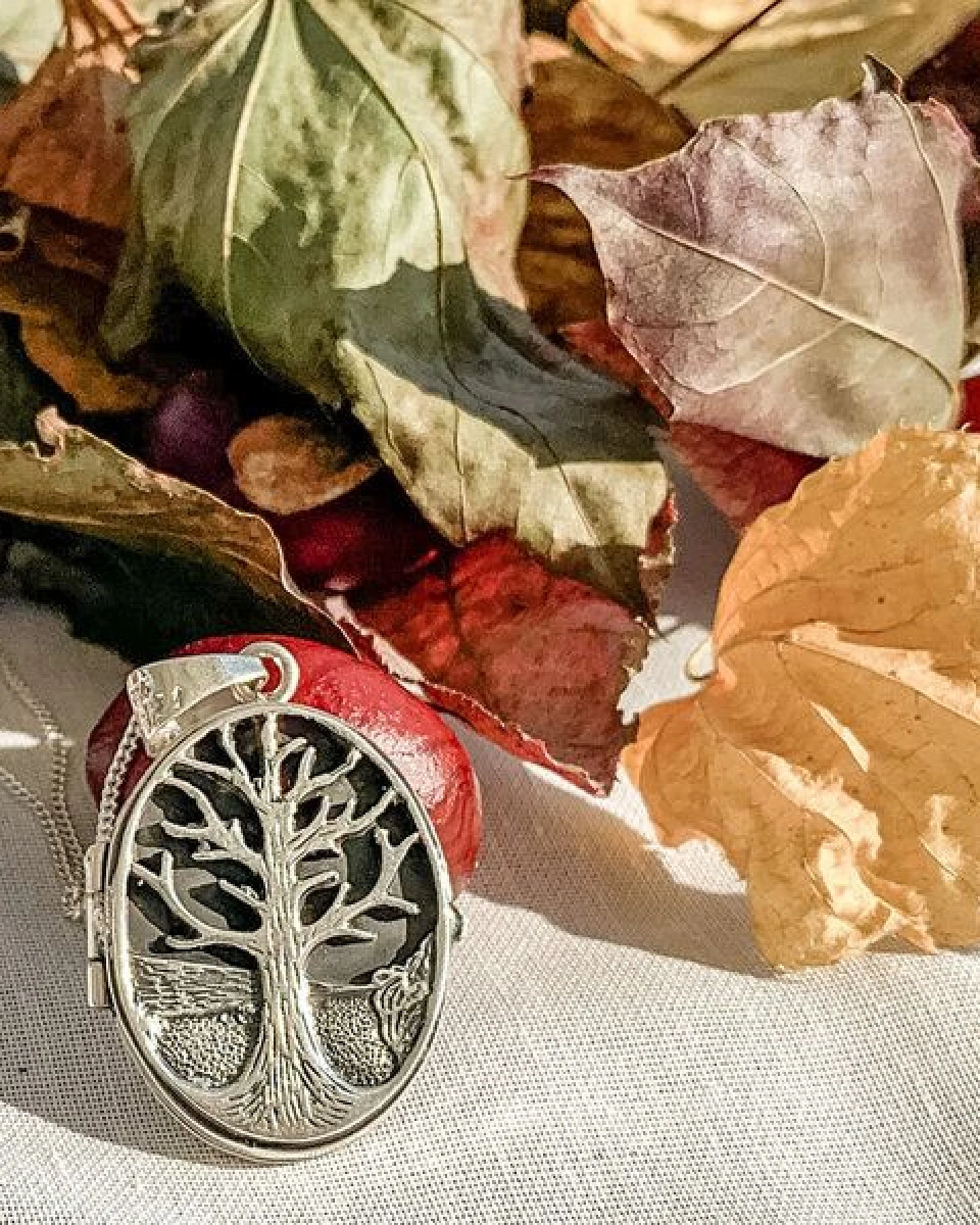 pakilia Silber Kette Lebensbaum Medaillon Fair-Trade und handmade – Ansicht 4