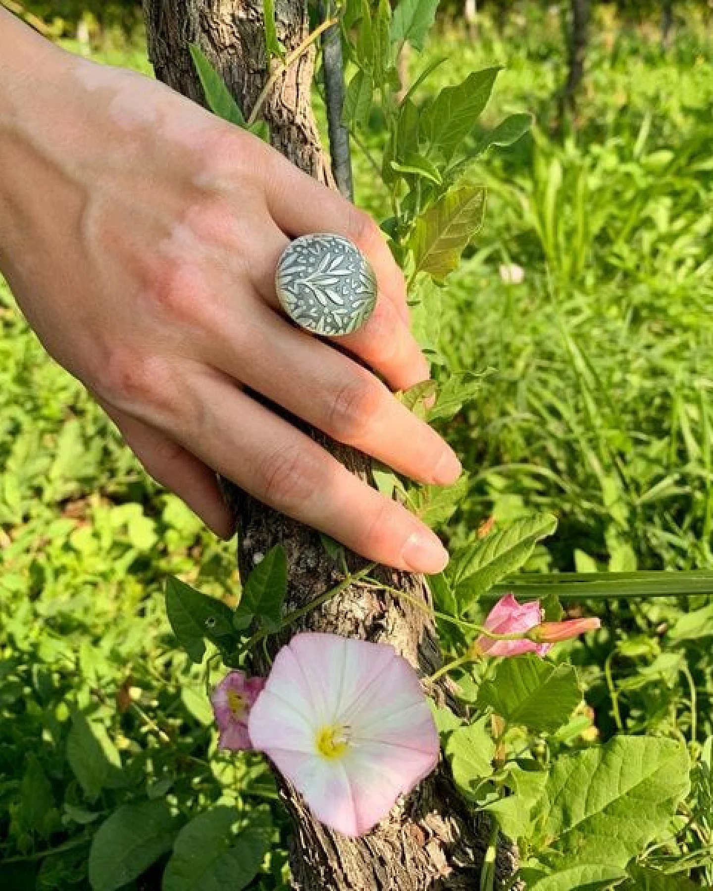 pakilia Silber Ring Blättermuster Fair-Trade und handmade – Ansicht 4