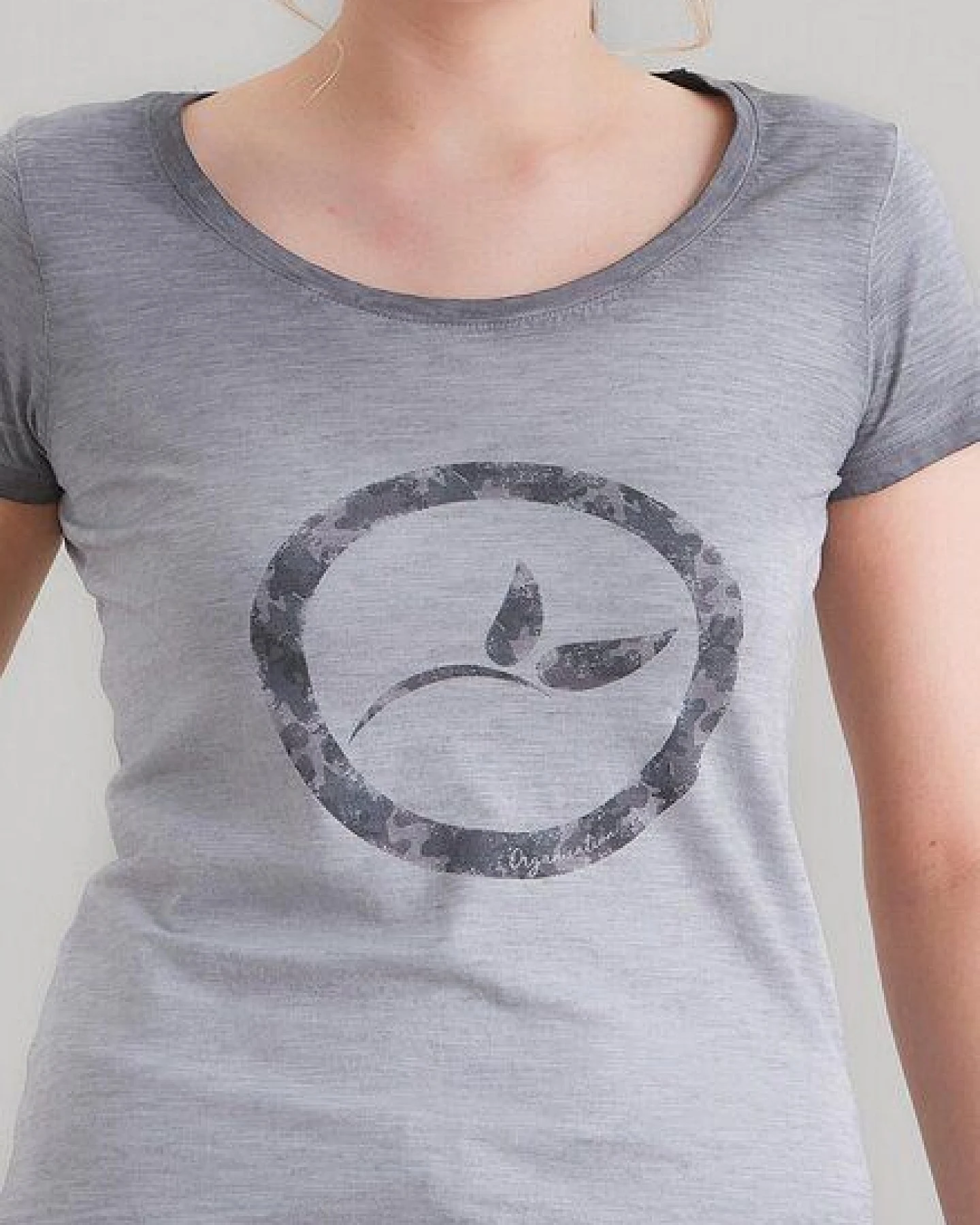 ORGANICATION Damen Garment Dyed T-Shirt vorne mit Logo-Druck – Ansicht 3