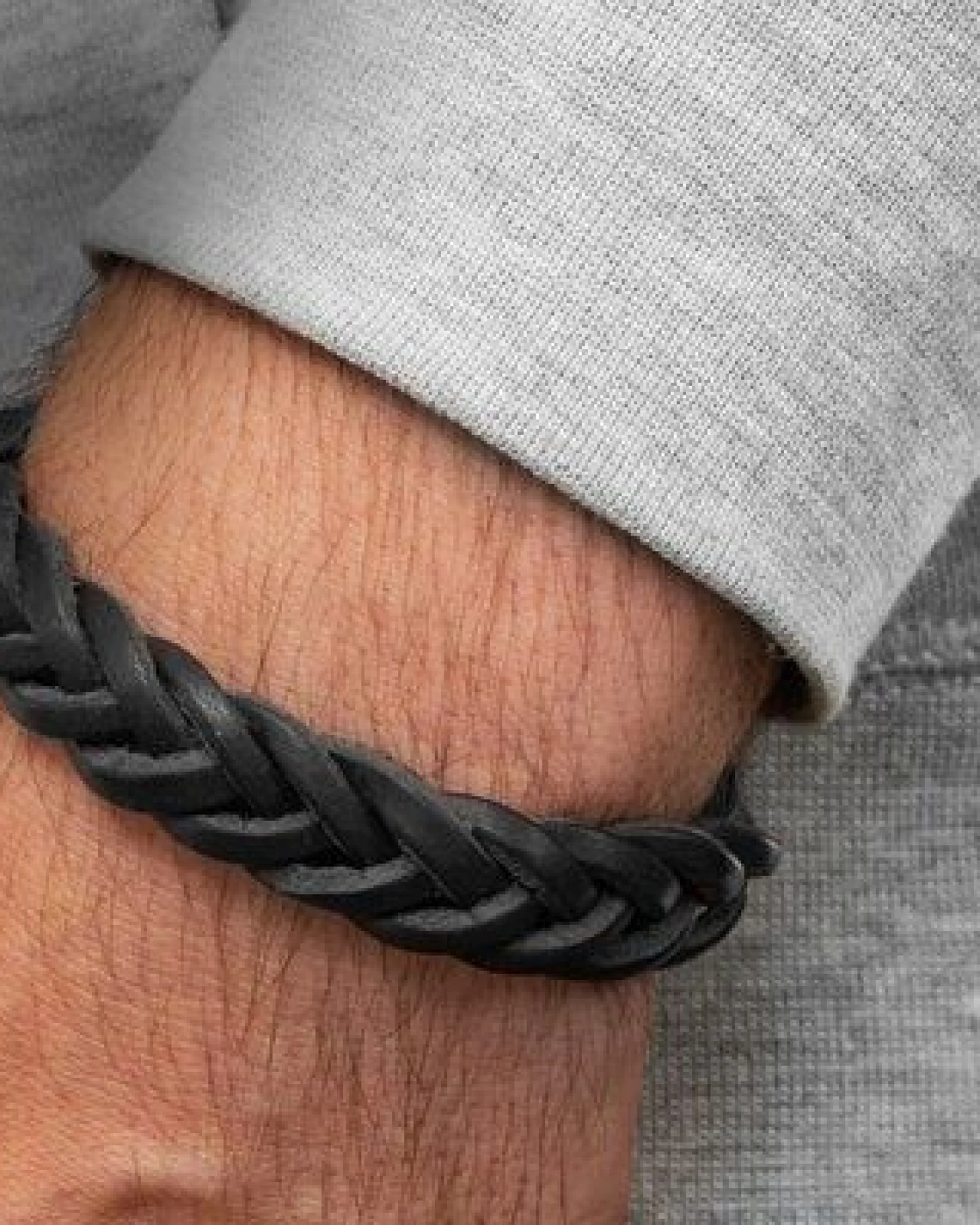 Simaru® Herren-Armband aus Premium-Leder geflochten & größenverstellbar – Ansicht 2