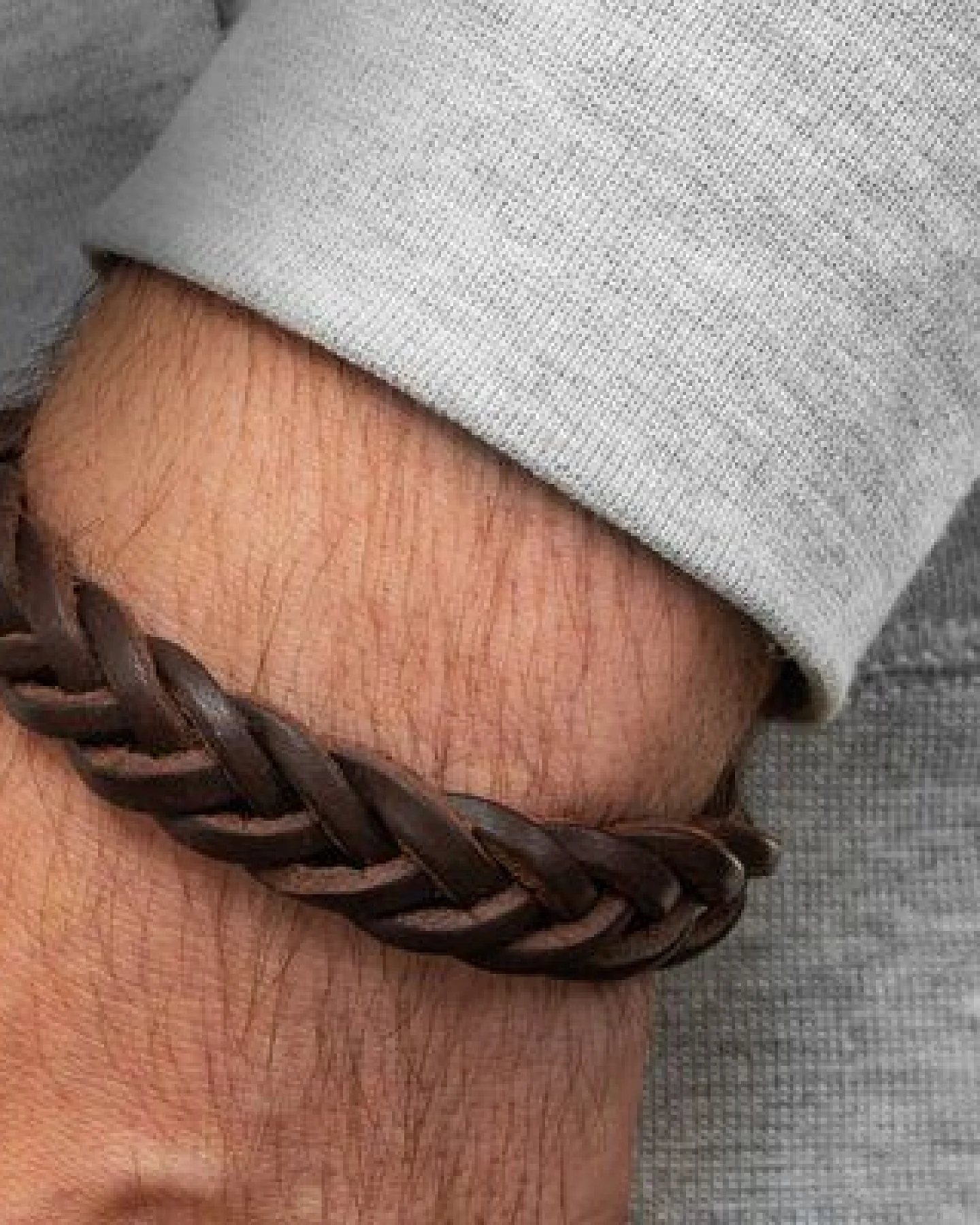 Simaru® Herren-Armband aus Premium-Leder geflochten & größenverstellbar – Ansicht 2
