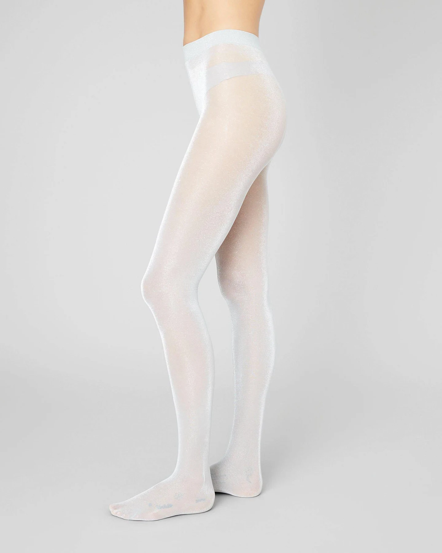 Swedish Stockings Damen vegan Strumpfhose Sharon Schimmerndes Mondlicht Silber – Ansicht 2