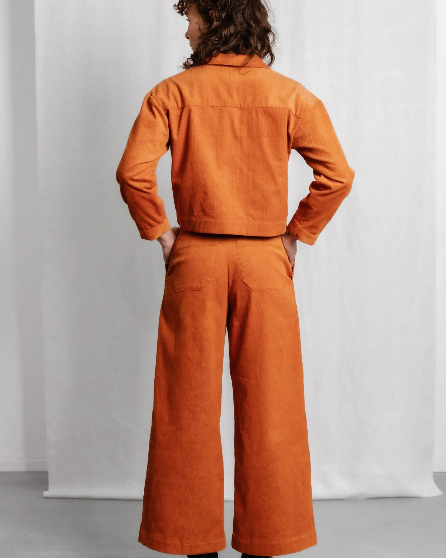 Jyoti Fair Works Damen vegan Hose Kord Damini Bernstein Orange – Ansicht 2