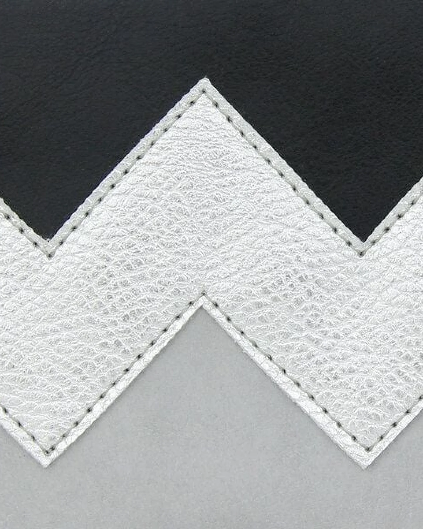 lille mus Zick-Zack-Clutch ZILIA mit Umhängekette – Ansicht 4