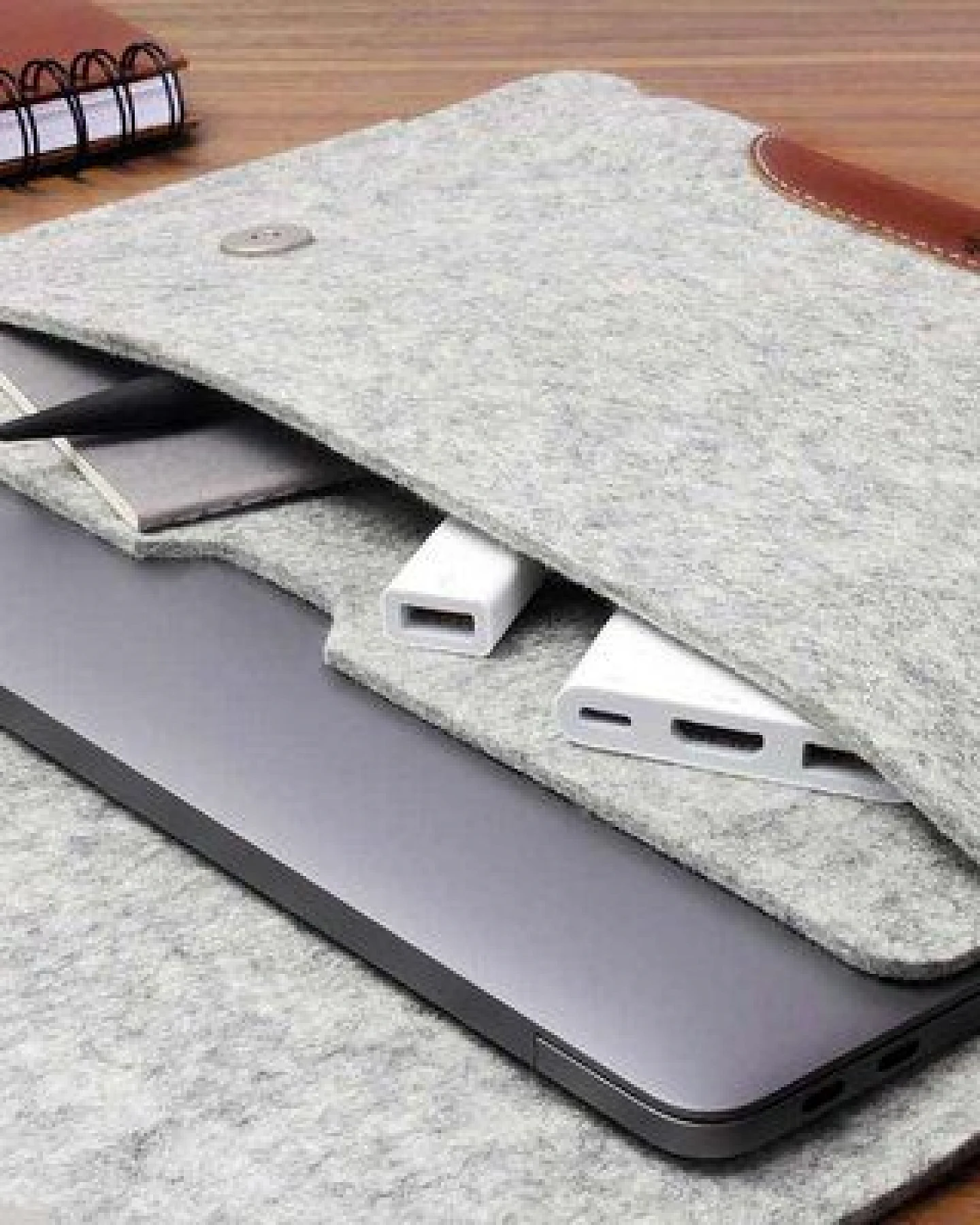 Pack & Smooch Macbook Pro13/Air13 (M5 Max.) und NEO (2026) Hülle Hampshire 100% Wollfilz, Naturleder – Ansicht 3