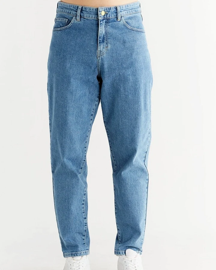 Evermind Herren vegan Jeans Karotte Fit Day Himmelblau