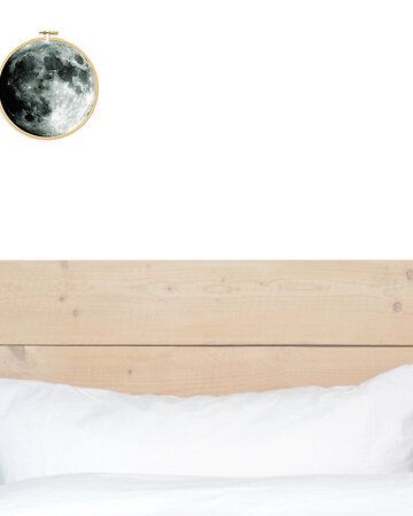 renna deluxe Mond im Stickrahmen als Bild – Ansicht 3