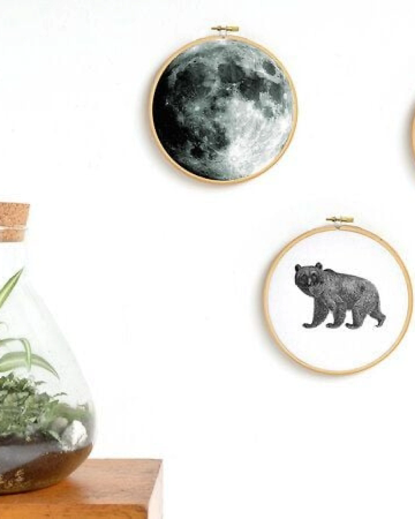 renna deluxe Mond im Stickrahmen als Bild – Ansicht 4