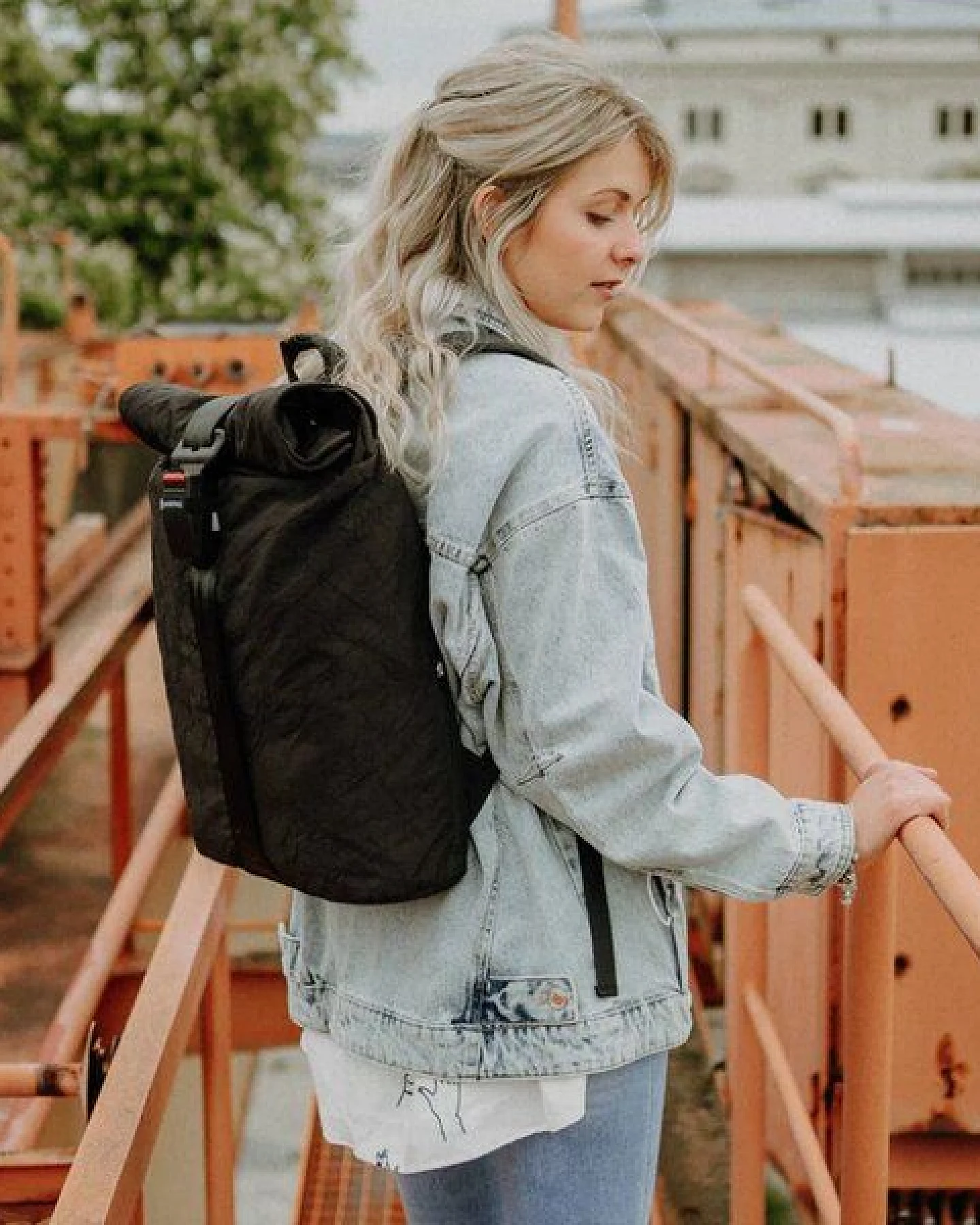 Airpaq Rucksack aus unkaputtbarem Automaterial – Ansicht 2