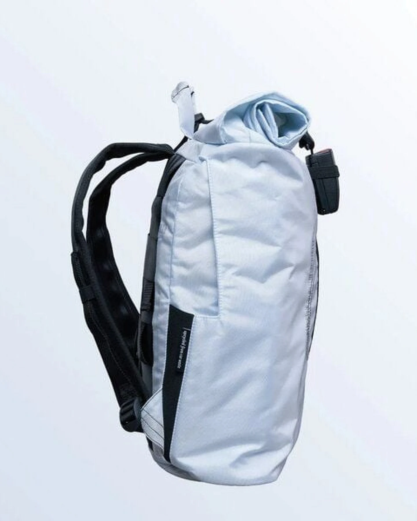Airpaq Rucksack aus unkaputtbarem Automaterial – Ansicht 3