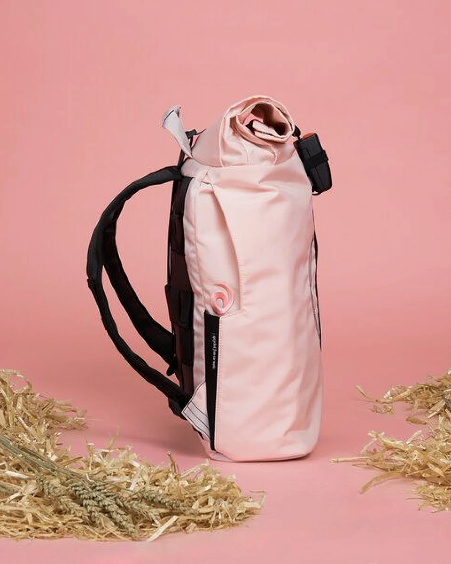 Airpaq Rucksack aus unkaputtbarem Automaterial – Ansicht 2