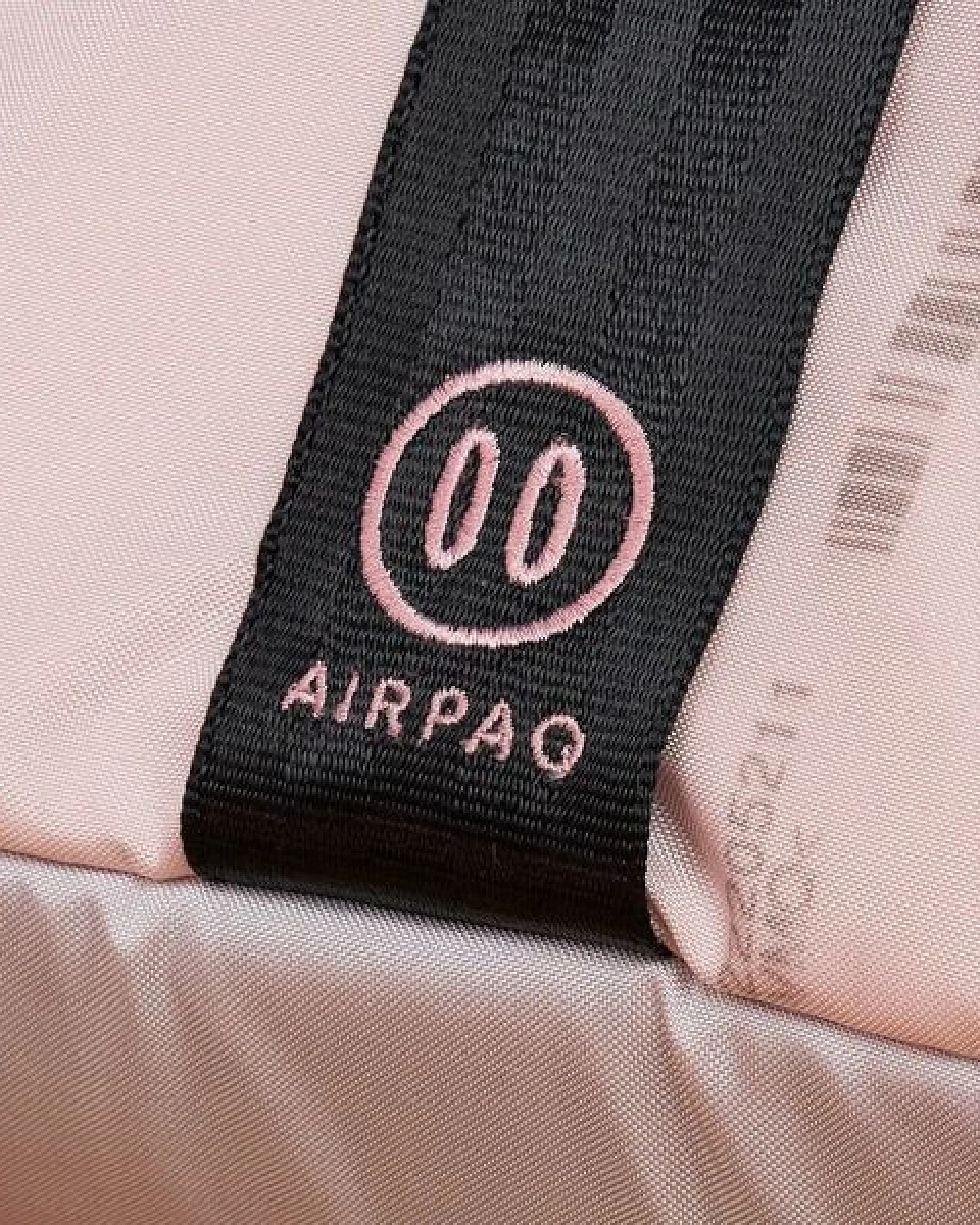 Airpaq Rucksack aus unkaputtbarem Automaterial – Ansicht 3