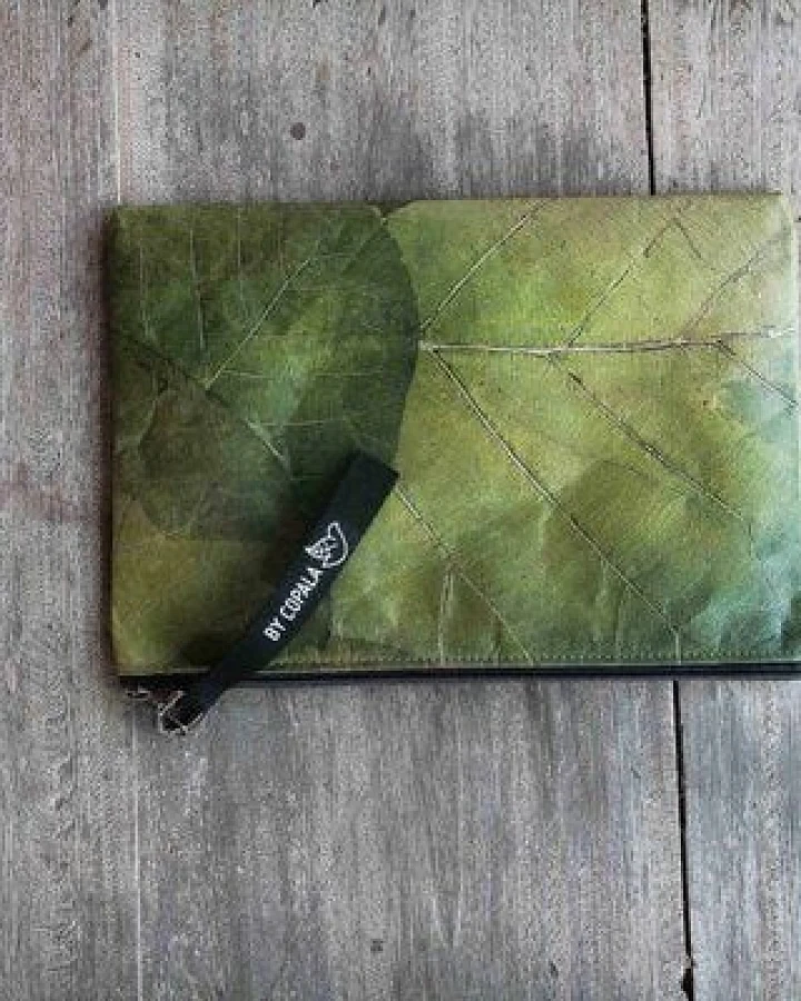 BY COPALA Nachhaltige 15–16 Zoll Laptoptasche aus Teak-Blattleder