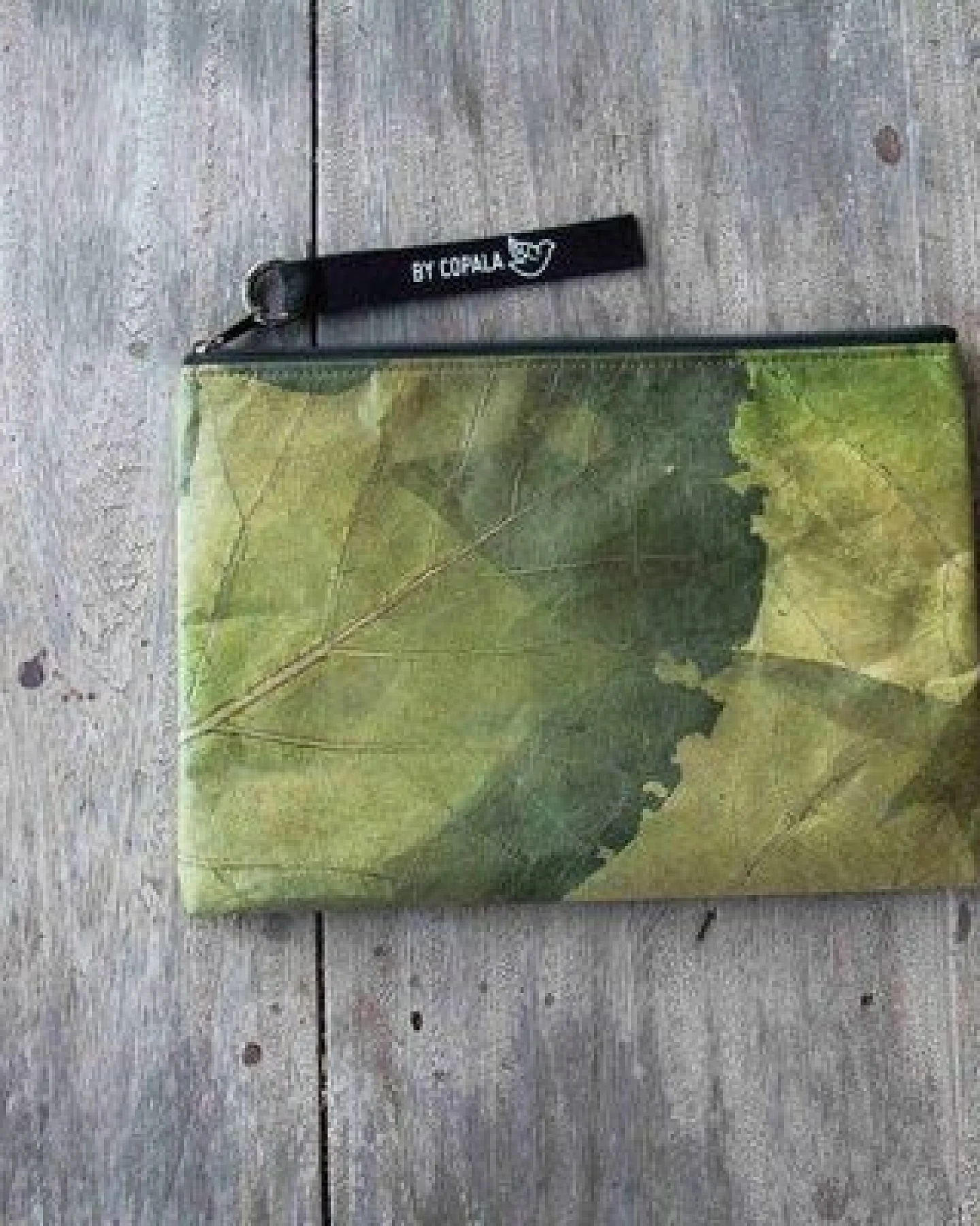 BY COPALA Nachhaltige 15–16 Zoll Laptoptasche aus Teak-Blattleder – Ansicht 3