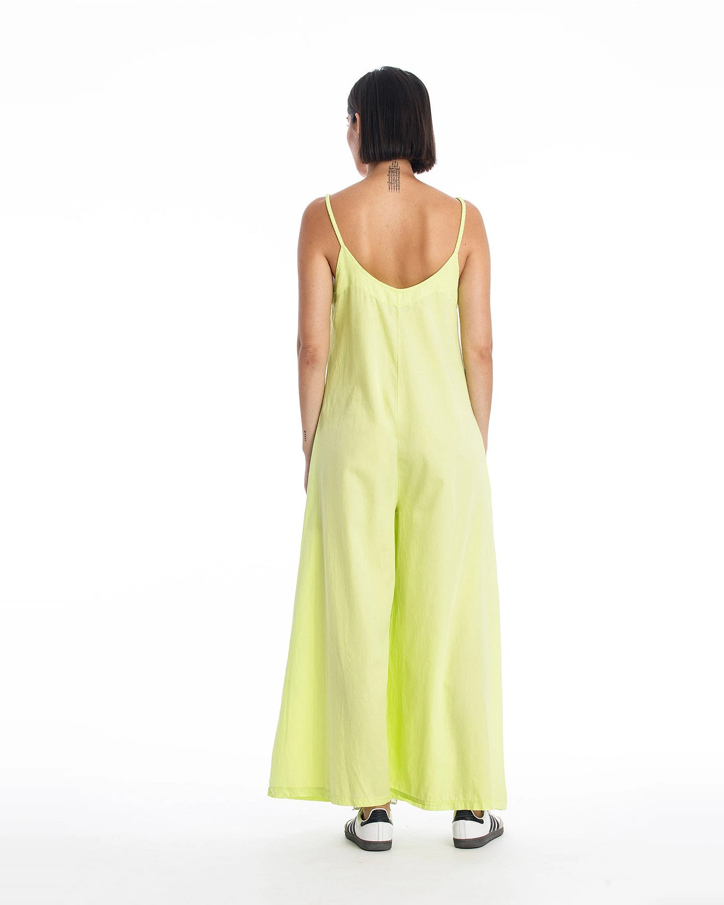RAVENS VIEW IBIZA Damen vegan Jumpsuit Chiara Satin Kalkgelb – Ansicht 2