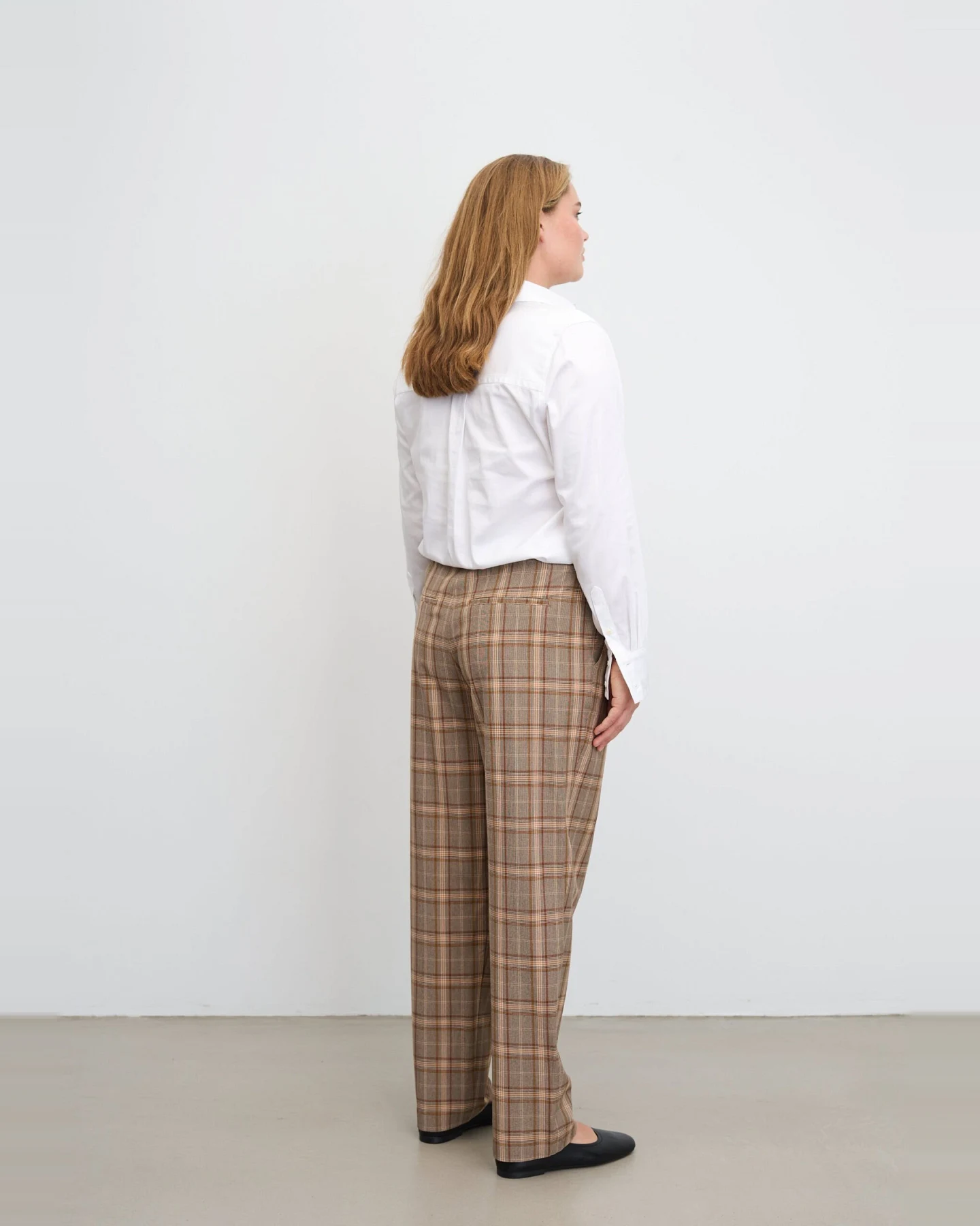 LAURIE Damen vegan Hose Medium Length Relaxed Deer Check – Ansicht 2