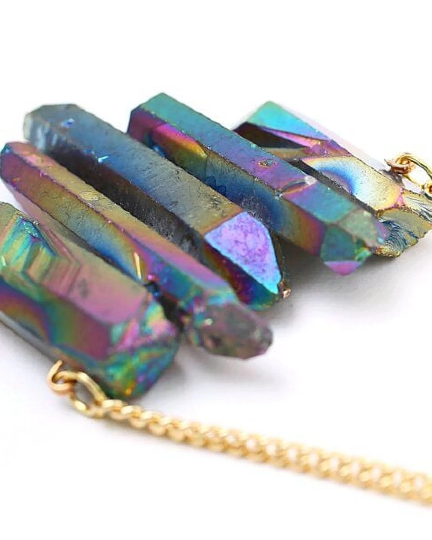 Crystal and Sage Regenbogenquarz Collier mit vergoldeter Panzerkette – Ansicht 4