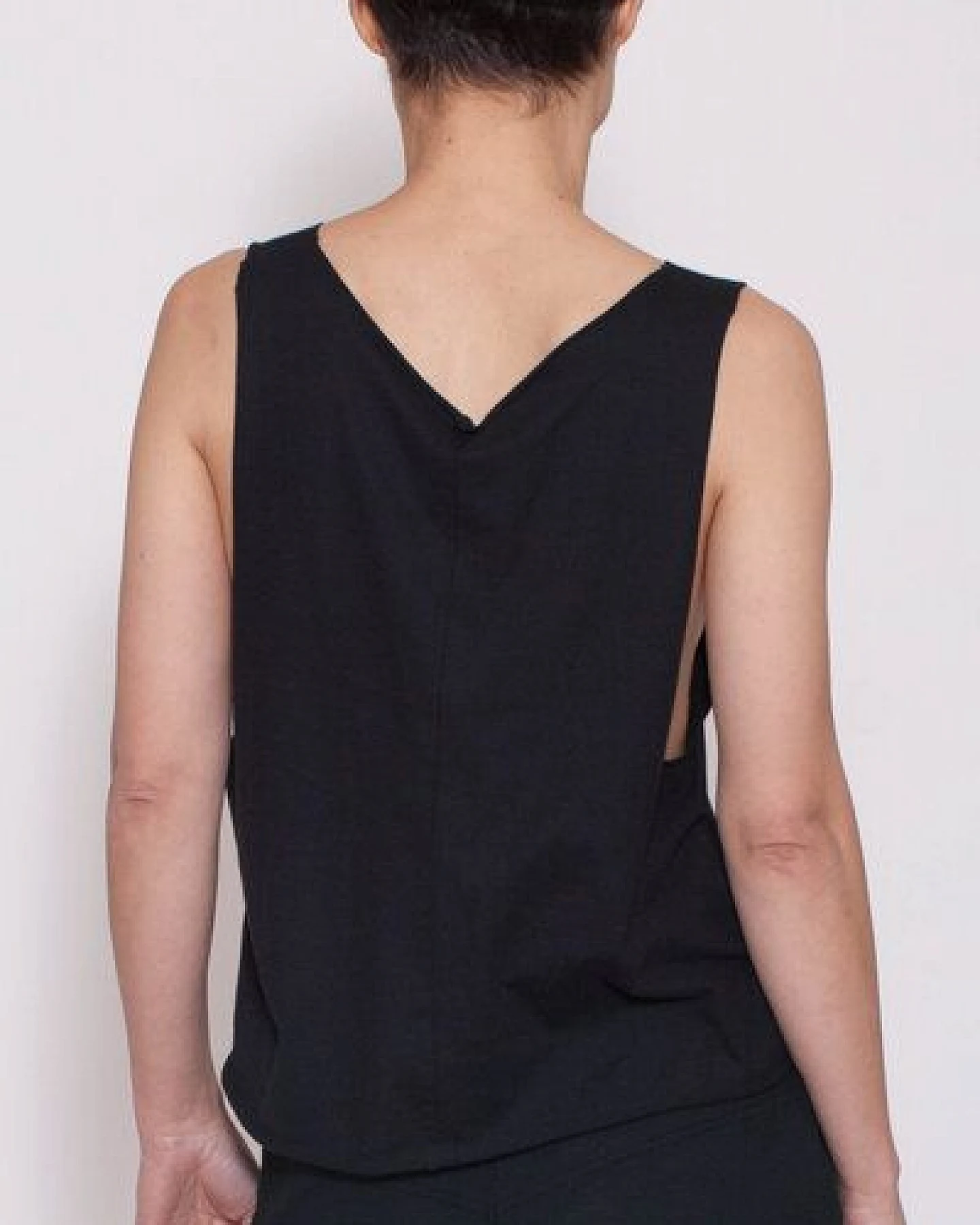 KOLO Berlin Tank Top Tune aus Tencel Lyocell - schwarz - unisex – Ansicht 2