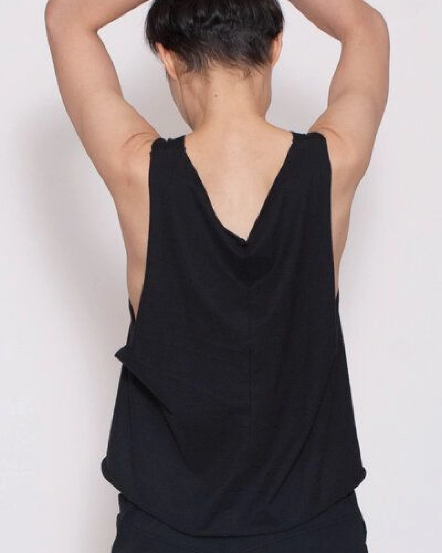 KOLO Berlin Tank Top Tune aus Tencel Lyocell - schwarz - unisex – Ansicht 3