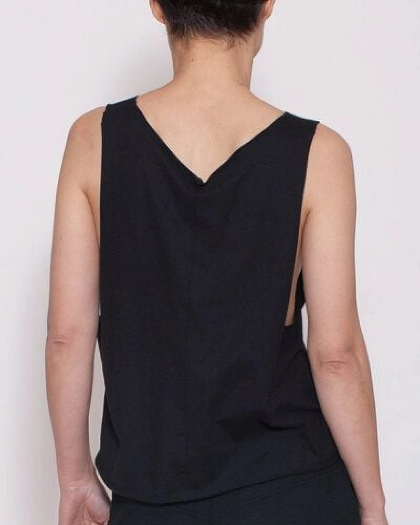 KOLO Berlin Tank Top Tune aus Tencel Lyocell - schwarz - unisex – Ansicht 2