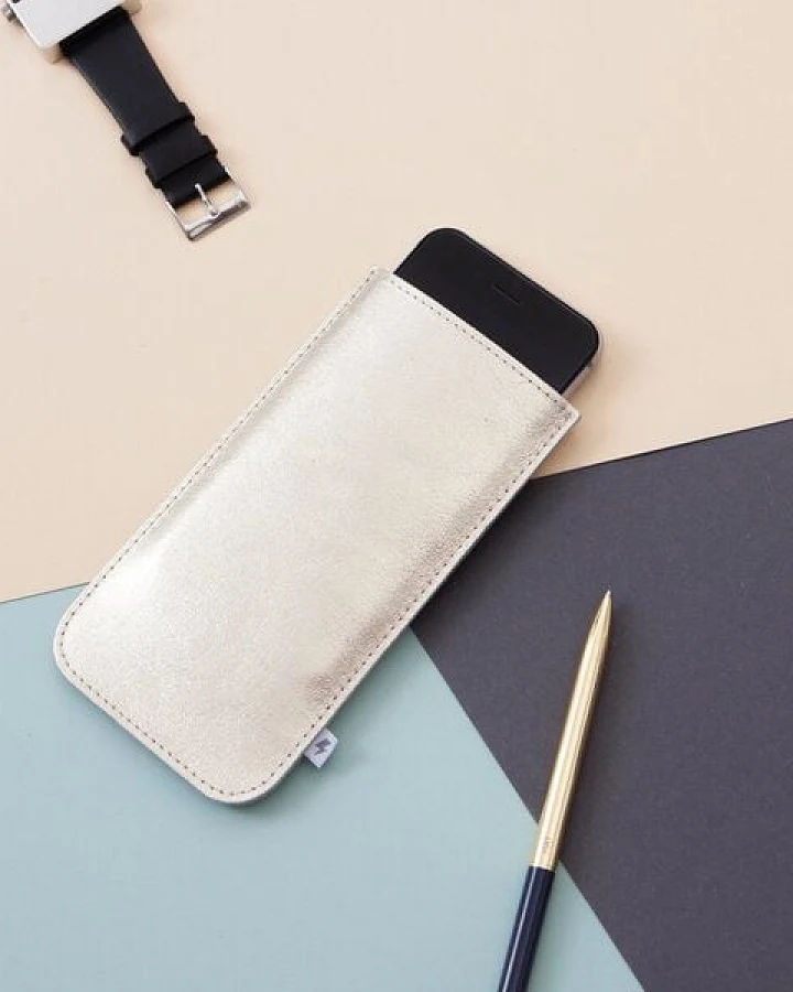 ELEKTROPULLI E L E K T R O P U L L I - Handyhülle für dein iPhone 6-8 ohne Bumper