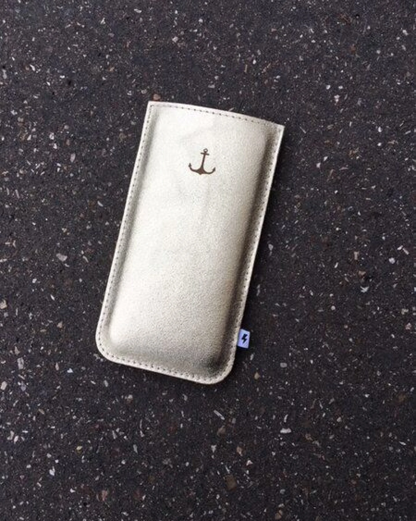 ELEKTROPULLI E L E K T R O P U L L I - Handyhülle für dein iPhone 6-8 ohne Bumper – Ansicht 2