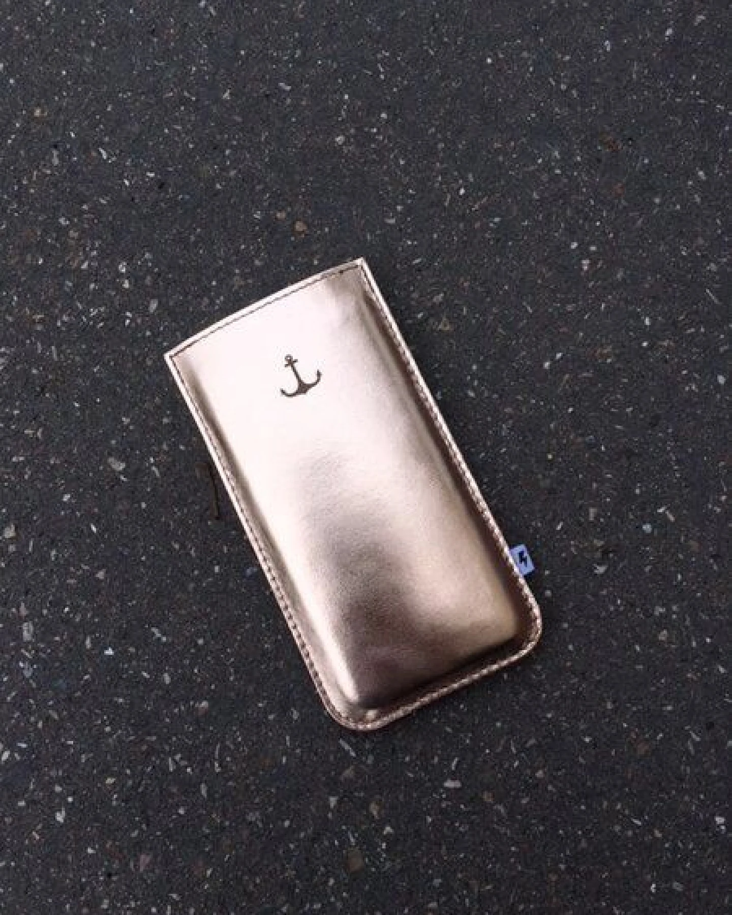 ELEKTROPULLI E L E K T R O P U L L I - Handyhülle für dein iPhone 6-8 ohne Bumper – Ansicht 2