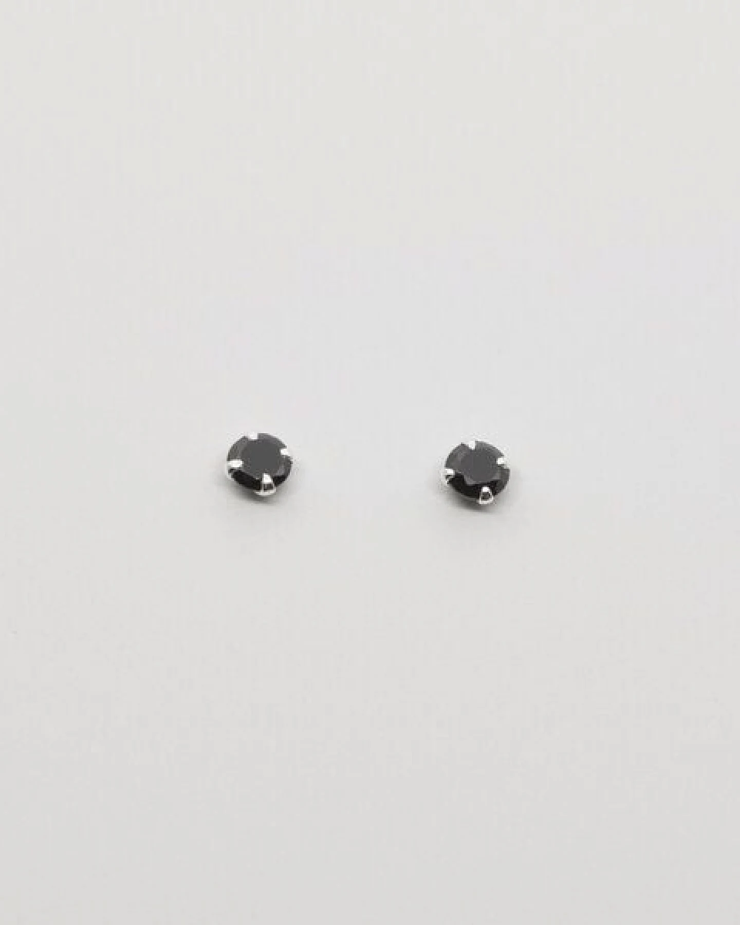 fejn jewelry Ohrstecker 'black stud' – Ansicht 2