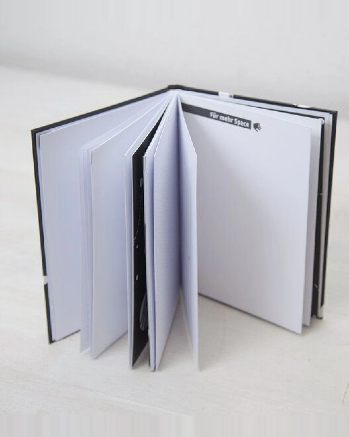 päfjes Ich bin dann mal weg! - Notizbuch A5 Hardcover 96 Seiten - Black – Ansicht 2